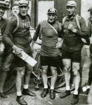 12. 1929 - Tour. 8&#170; etapa, Tres maillots amarillos, Leducq, Fontan y Frantz.jpg