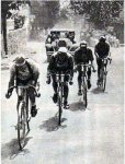 23.  1929 - Tour. 14&#170; etapa, Rebry en Ubaye delante de Demuys&#232;re, De Waele y Pancera.jpg