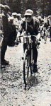 25.  1929 - Tour. 15&#170; etapa, De Waele sufriendo en Aravis.jpg