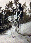 28.  1929 - Tour. 16&#170; etapa, primer ramo para Charles P&#233;lissier.jpg