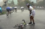 Con-la-lluvia-empezaban-las-primeras-ca&#237;das-en-este-caso-W.Anacona-Lampre-de-la-selecci&#24.jpg