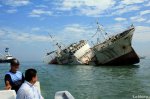barco-de-200-toneladas-se-hundio-en-el-puerto-de-manta.jpg