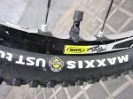 Llanta delantera Mavic Crosstrail UST.jpg
