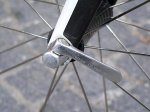 Levi_Leipheimers_Discovery_Channel_Trek_Madone_Dura-Ace_skewer.jpg
