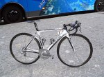 Levi_Leipheimers_Discovery_Channel_Trek_Madone_full_side_view[1].jpg