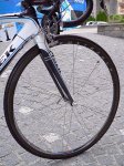 Levi_Leipheimers_Discovery_Channel_Trek_Madone_front_wheel.jpg