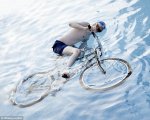 ciclista en el agua.jpg