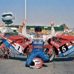 jorge-martinez-aspar-con-sus-dos-motos-de-80-y-125.jpg