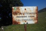 cartel_prohibido_caza_parque_natural_cornalvo_red.jpg