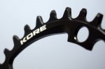 kore-narrow-wide-chainring-with-hooked-teeth03-600x399.jpg