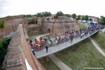 giro15st7-peloton-castle-big.jpg