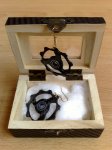 Caja&pendientes Carbonius.-001.jpg
