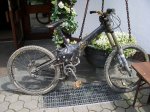 BICI RARA DE DESCENSO DE CARBONO.jpg