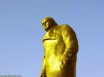 m_churchill_alone_800x600oro.jpg