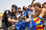vuelta15st10-froome-sign-big.jpg