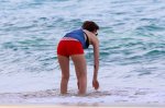kristen-stewart-in-shorts-on-the-beach-in-honolulu_4.jpg
