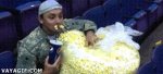 GIF_193834_creo_que_tengo_suficientes_palomitas_para_el_partido_thumb_fb.jpg