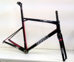 BMC-Teammachine-SLR01-Frameset-Paris-Roubaix-Edition-2011-A10311_b_0.JPG