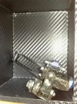 68Tornillos d regulación e interior d cofre Carbonius.jpg