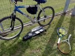 bici tenis raquetas ciclismo.jpg