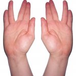 Kohanim_hands_blessing_photo.jpg
