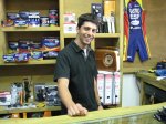 Joaquin en la tienda.jpg