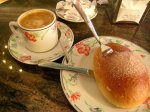 Cafeconlecheybollo.jpg