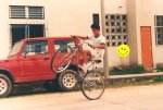 edu_y_su_bicla_en_iquitos.jpg