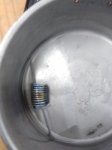 47Muelle en titanio enfriando en aceite..jpg