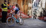 mathieu-van-der-poel-voor-in-beeld-en-julian-alaphilippe-tijdens.jpeg