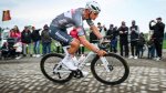 mathieu-van-der-poel-waehrend-paris-roubaix-der-niederlaender-wurde-opfer-einer-attacke.jpg