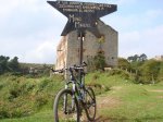 las ruinas y mi bici [1024x768].JPG