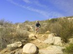 YO BAJANDO EN EL SENDERO.JPG