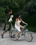 penelope-cruz-en-bici.jpg