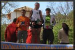 El Makina recogiendo los trofeos 2.jpg
