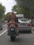 moto-chica-tanga.jpg