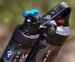 Fox_Racing_Shox_2009_DHX_Air_5_0_air_valve-798-99.jpg