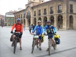 08_Bicigrinos en la Plaza de EspaÃ±a de AvilÃ©s.jpg