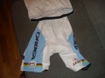 Ropa Orbea y casco catlike blanco 002.jpg