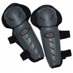 07_knee_guards.jpg