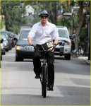 brad-pitt-barack-obama-bike-05.jpg