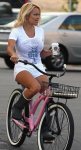pamela-anderson-bicycle-2.JPG
