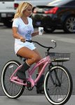 pamela-anderson-bicycle-3.JPG