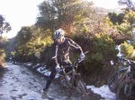 Arturo patinando en subida helada hacia Ganalto.jpg