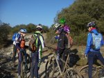Los 6 descansando en el cruce del GR 25 para subir a la Sierra Badaya2.jpg