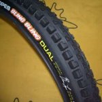 Cubiertas_DH_26x2.35_Maxxis_Bling_Bling_grande_1166480567_250_1173248604[1].jpg