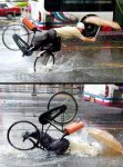 bici-chino-lluvia.jpg