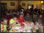 Sentados al mesa.jpg